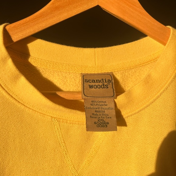 Yellow Crewneck - Picture 4 of 4
